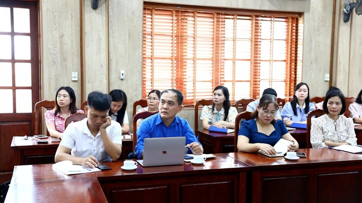 Đồng chí Bí thư Đảng ủy xã chủ trì hội nghị trực tuyến tập huấn sử dụng phần mềm quản lý văn bản và điều hành thành phố tại điểm cầu xã Sơn Đồng- Ảnh 3.