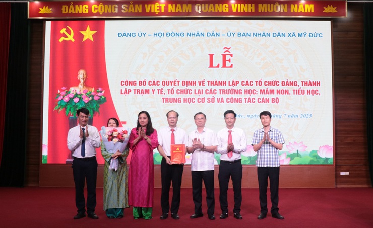Xã Mỹ Đức công bố các quyết định về thành lập các tổ chức Đảng, thành lập trạm y tế, tổ chức lại các trường học: mầm non, tiểu học, trung học cơ sở và công tác cán bộ.- Ảnh 3.