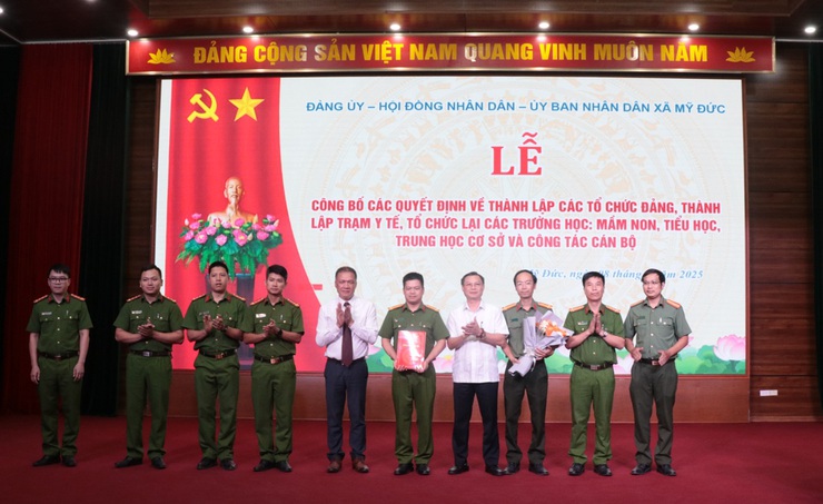Xã Mỹ Đức công bố các quyết định về thành lập các tổ chức Đảng, thành lập trạm y tế, tổ chức lại các trường học: mầm non, tiểu học, trung học cơ sở và công tác cán bộ.- Ảnh 4.