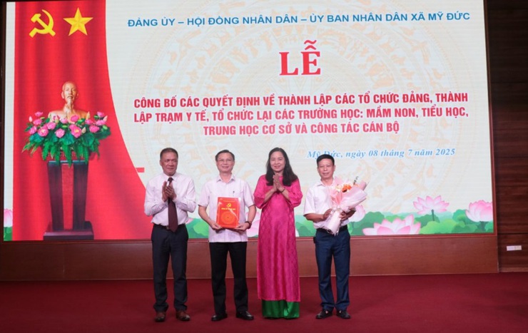 Xã Mỹ Đức công bố các quyết định về thành lập các tổ chức Đảng, thành lập trạm y tế, tổ chức lại các trường học: mầm non, tiểu học, trung học cơ sở và công tác cán bộ.- Ảnh 5.