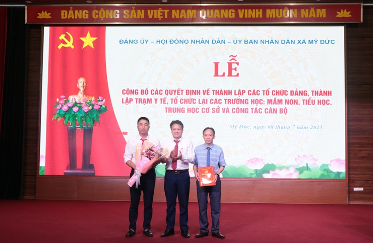 Xã Mỹ Đức công bố các quyết định về thành lập các tổ chức Đảng, thành lập trạm y tế, tổ chức lại các trường học: mầm non, tiểu học, trung học cơ sở và công tác cán bộ.- Ảnh 6.
