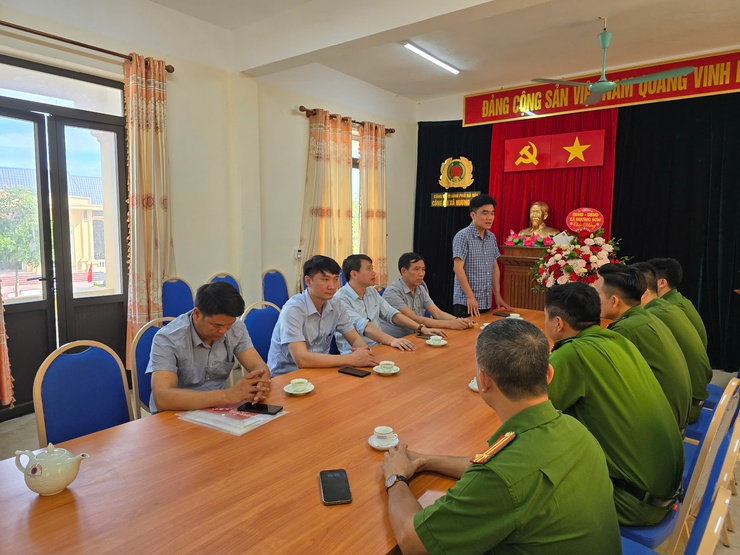 Lãnh đạo HĐND, UBND xã Hương Sơn gặp mặt, giao nhiệm các đơn vị sự nghiệp và Công an xã- Ảnh 3.