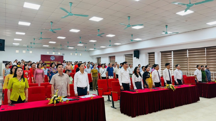 Lễ công bố, trao các Quyết định về công tác tổ chức cán bộ, đảng viên và triển khai kế hoạch Đại hội Đại biểu Đảng bộ phường Xuân phương lần thứ I, nhiệm kỳ 2025 - 2030.- Ảnh 1.