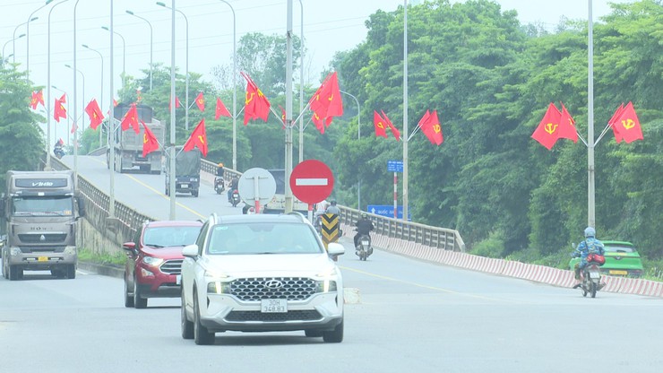 Phát huy truyền thống yêu nước, Nhân dân xã Quốc Oai tích cực treo cờ Tổ quốc, cờ Đảng chào mừng đại hội Đảng bộ xã và kỷ niệm 80 năm Cách mạng Tháng Tám, Quốc khánh 2/9- Ảnh 1.
