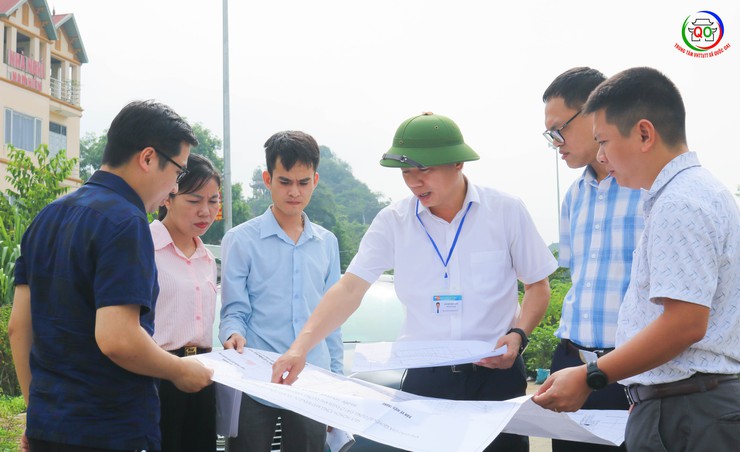 Phó Chủ tịch UBND xã Quốc Oai Nguyễn Hữu Sơn kiểm tra công tác giải phóng mặt bằng và tiến độ triển khai một số dự án trọng điểm trên địa bàn- Ảnh 1.