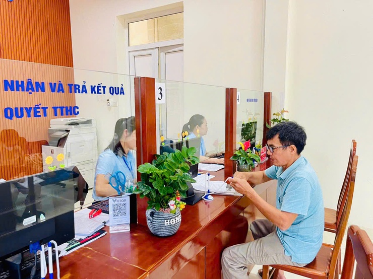 Xã Nam Phù phục vụ người dân tận tâm, hiệu quả, hướng tới xây dựng nền hành chính hiện đại, minh bạch và thân thiện.- Ảnh 5.
