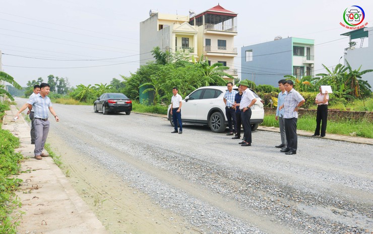 Phó Chủ tịch UBND xã Quốc Oai Nguyễn Hữu Sơn kiểm tra công tác giải phóng mặt bằng và tiến độ triển khai một số dự án trọng điểm trên địa bàn- Ảnh 4.