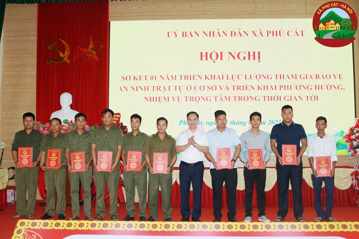 Phú Cát: Sơ kết 1 năm triển khai lực lượng tham gia bảo vệ an ninh, trật tự ở cơ sở- Ảnh 6.