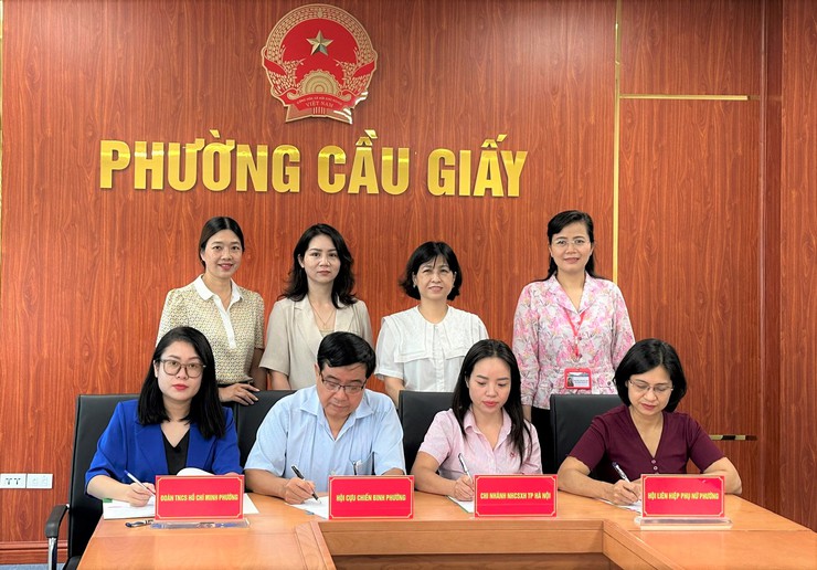 UBND phường Cầu Giấy làm việc với Ngân hàng Chính sách Xã hội Thành phố về thực hiện nhiệm vụ trên địa bàn phường 6 tháng cuối năm 2025- Ảnh 1.