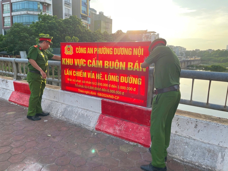 Công an phường Dương Nội mở đợt cao điểm giải quyết trật tự công cộng, trật tự đô thị đảm bảo an ninh an toàn chào mừng Đại hội Đảng bộ phường Dương Nội lần thứ I, nhiệm kỳ 2025-2030- Ảnh 3.