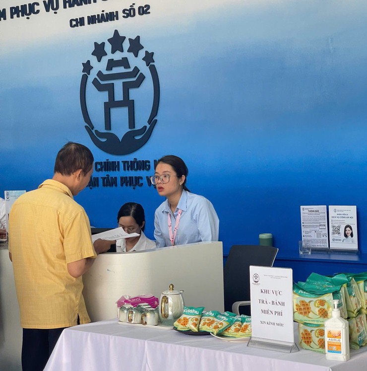 Trung tâm Phục vụ hành chính công Thành phố triển khai các tiện ích miễn phí: Lấy sự hài lòng của người dân làm thước đo hiệu quả- Ảnh 4.