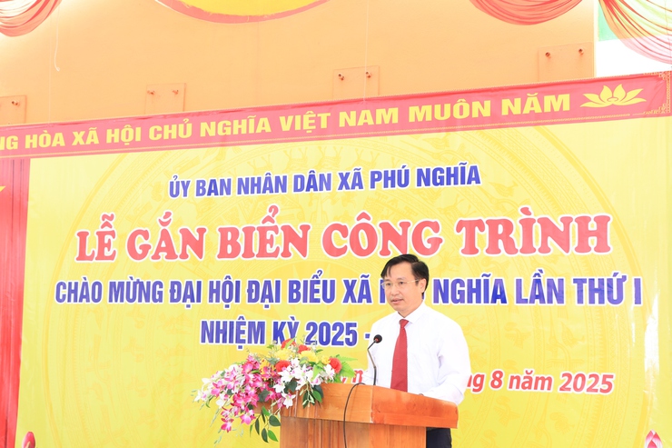 Phú Nghĩa tổ chức Lễ gắn biển công trình chào mừng Đại hội Đại biểu Đảng bộ xã lần thứ I, nhiệm kỳ 2025 – 2030
- Ảnh 5.
