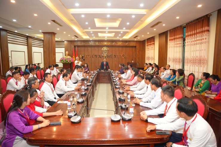 Phiên làm việc đầu tiên của Đại hội đại biểu Đảng bộ xã Phú Xuyên lần thứ I, nhiệm kỳ 2025 - 2030- Ảnh 9.
