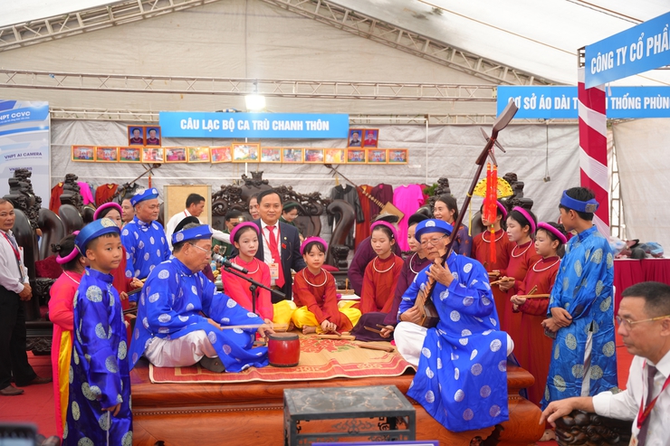 Phiên làm việc đầu tiên của Đại hội đại biểu Đảng bộ xã Phú Xuyên lần thứ I, nhiệm kỳ 2025 - 2030- Ảnh 16.