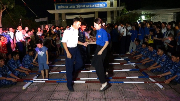 Giao lưu văn hoá, văn nghệ " Thắm tình quân dân"- Ảnh 5.