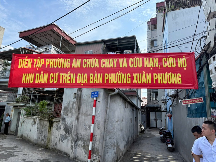 Phường Xuân Phương tổ chức diễn tập phương án chữa cháy và cứu nạn, cứu hộ- Ảnh 4.