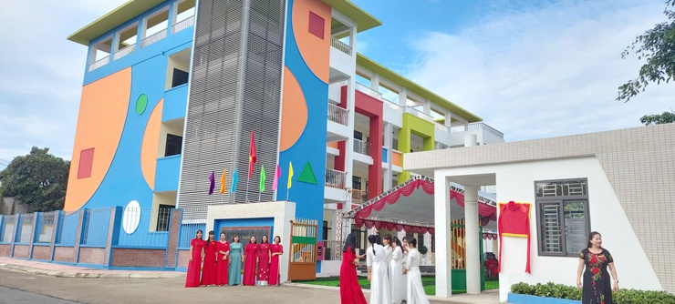 Phú Nghĩa tổ chức Lễ gắn biển công trình chào mừng Đại hội Đại biểu Đảng bộ xã lần thứ I, nhiệm kỳ 2025 – 2030
- Ảnh 4.