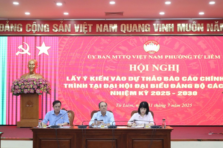 Ủy ban MTTQ Việt Nam phường Từ Liêm tổ chức hội nghị lấy ý kiến đóng góp dự thảo văn kiện Đại hội Đảng các cấp, nhiệm kỳ 2025-2030- Ảnh 1.