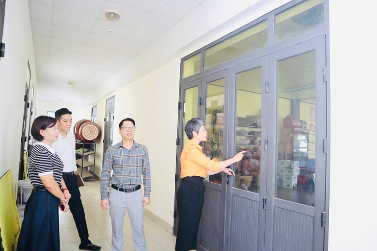 Đoàn giám sát HĐND phường Từ Liêm khảo sát thực trạng trụ sở các Ủy ban nhân dân phường cũ; nhà văn hóa nhằm thực hành tiết kiệm, chống lãng phí- Ảnh 1.