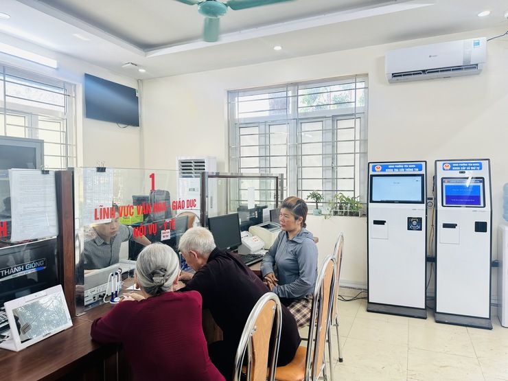 Điểm phục vụ hành chính công Phường Yên Nghĩa vận hành thông suốt, đáp ứng nhu cầu của nhân dân- Ảnh 1.