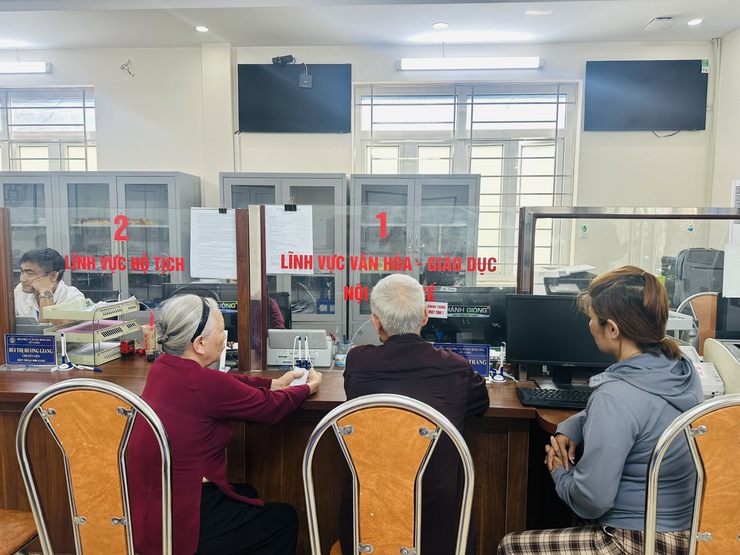 Điểm phục vụ hành chính công Phường Yên Nghĩa vận hành thông suốt, đáp ứng nhu cầu của nhân dân- Ảnh 2.
