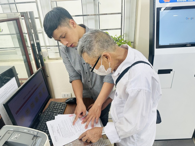 Điểm phục vụ hành chính công Phường Yên Nghĩa vận hành thông suốt, đáp ứng nhu cầu của nhân dân- Ảnh 4.