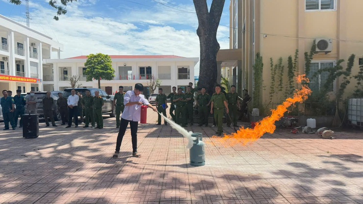 Tam Hưng nâng cao nhận thức, kỹ năng PCCC&CNCH lan tỏa trách nhiệm, vì sự an toàn cộng đồng- Ảnh 7.