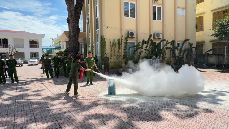 Tam Hưng nâng cao nhận thức, kỹ năng PCCC&CNCH lan tỏa trách nhiệm, vì sự an toàn cộng đồng- Ảnh 8.