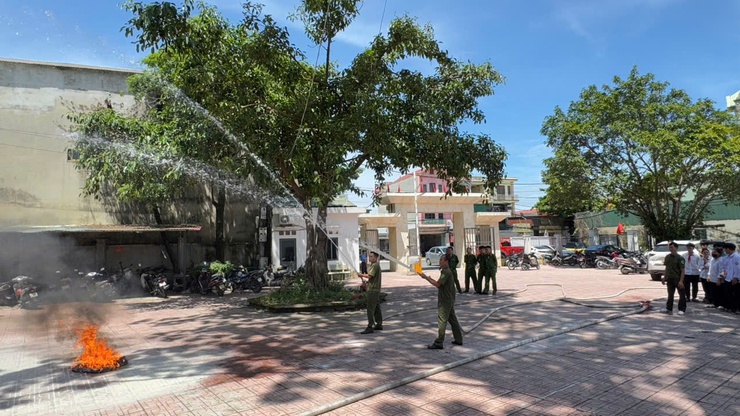 Tam Hưng nâng cao nhận thức, kỹ năng PCCC&CNCH lan tỏa trách nhiệm, vì sự an toàn cộng đồng- Ảnh 10.