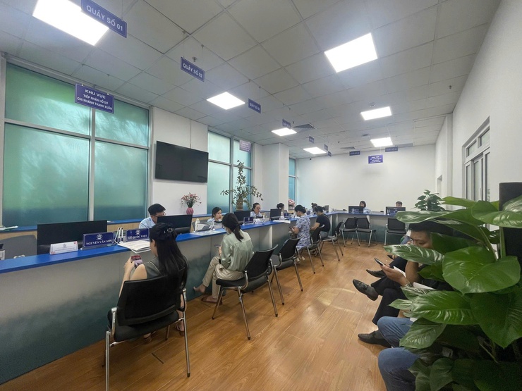 Ngày đầu vận hành Điểm Phục vụ hành chính công Hoàng Đạo Thúy- Ảnh 3.