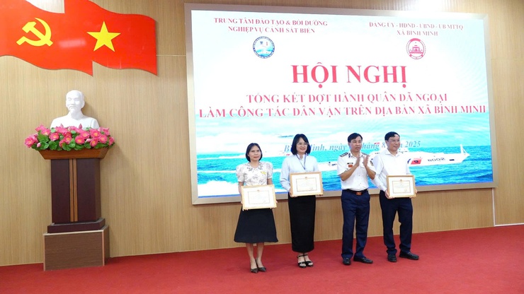 Hơn 200 cán bộ, chiến sỹ Cảnh sát biển hành quân dã ngoại làm công tác dân vận tại xã Bình Minh- Ảnh 5.