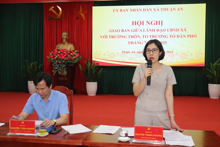 Hội nghị giao ban giữa lãnh đạo UBND xã với Trưởng thôn, Tổ trưởng TDP- Ảnh 1.