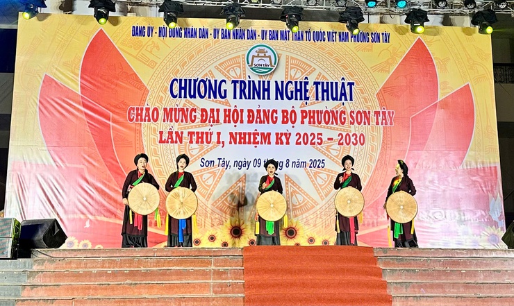 Chương trình nghệ thuật đặc biệt chào mừng Đại hội Đại biểu Đảng bộ phường Sơn Tây lần thứ I, nhiệm kỳ 2025-2030- Ảnh 1.