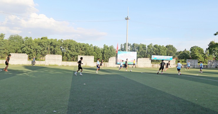 Khai mạc giải bóng đá thiếu niên chào mừng Đại hội đại biểu Đảng bộ xã Đoài Phương lần thứ I nhiệm kỳ 2025 - 2030 

- Ảnh 2.