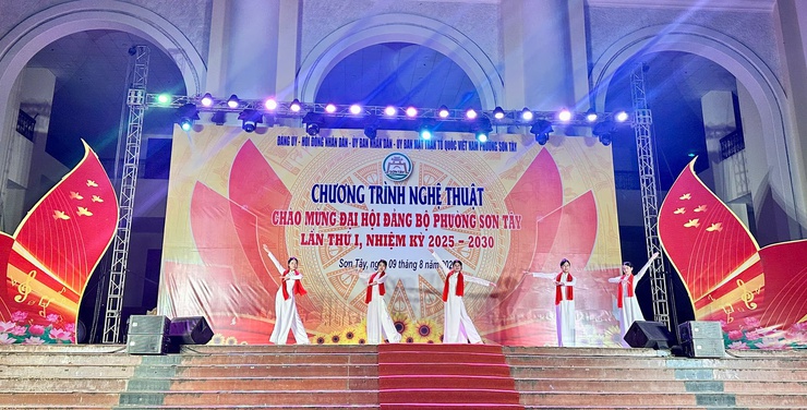 Chương trình nghệ thuật đặc biệt chào mừng Đại hội Đại biểu Đảng bộ phường Sơn Tây lần thứ I, nhiệm kỳ 2025-2030- Ảnh 2.