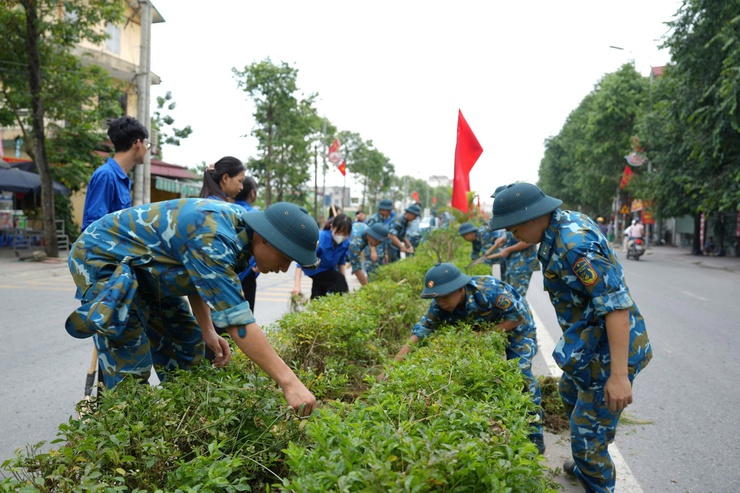 ĐOÀN THANH NIÊN XÃ THANH OAI: RA QUÂN TỔNG VỆ SINH MÔI TRƯỜNG CHÀO MỪNG ĐẠI HỘI ĐẠI BIỂU ĐẢNG BỘ XÃ LẦN THỨ I, NHIỆM KỲ 2025-2030- Ảnh 5.