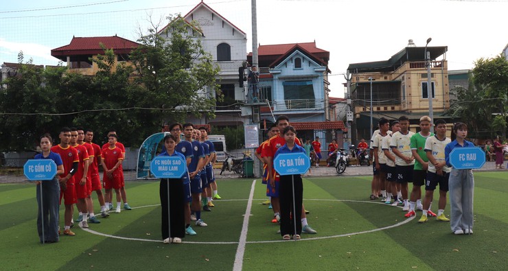 Khai mạc giải bóng đá chào mừng Đại hội đại biểu Đảng bộ xã Bát Tràng lần thứ I, nhiệm kỳ 2025-2030- Ảnh 2.