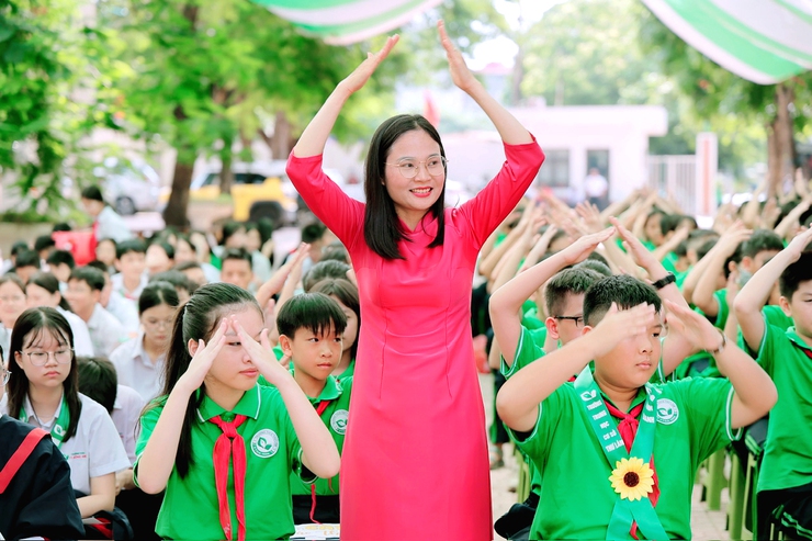 Trường THCS Thư Lâm tổ chức chương trình Chào đón học sinh lớp 6 năm học 2025-2026- Ảnh 7.