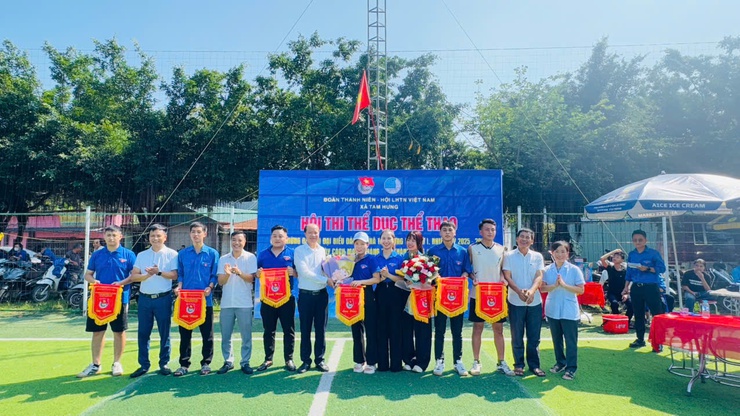 Tam Hưng: Sôi nổi hội thi Thể dục thể thao và khánh thành Công trình thanh niên chào mừng Đại hội Đảng bộ xã lần thứ I- Ảnh 6.