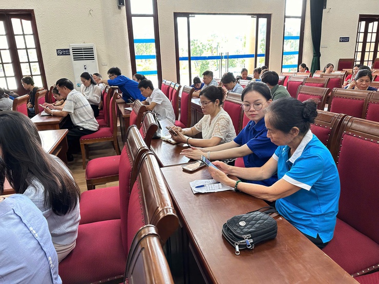 Xã Thanh Trì: Tập huấn hướng dẫn sử dụng các nền tảng số cho 25 Tổ chuyển đổi số cộng đồng- Ảnh 5.