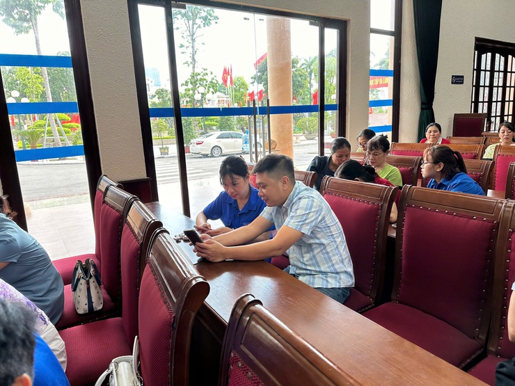 Xã Thanh Trì: Tập huấn hướng dẫn sử dụng các nền tảng số cho 25 Tổ chuyển đổi số cộng đồng- Ảnh 6.