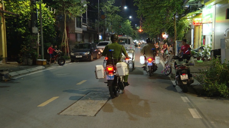 Công an xã Thanh Trì tăng cường tuần tra đêm đảm bảo an ninh trật tự trên địa bàn- Ảnh 2.