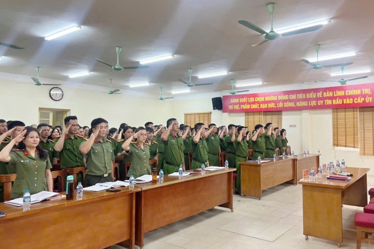 Công an phường Thanh Xuân tổ chức hội nghị triển khai cao điểm trấn áp tội phạm- Ảnh 2.