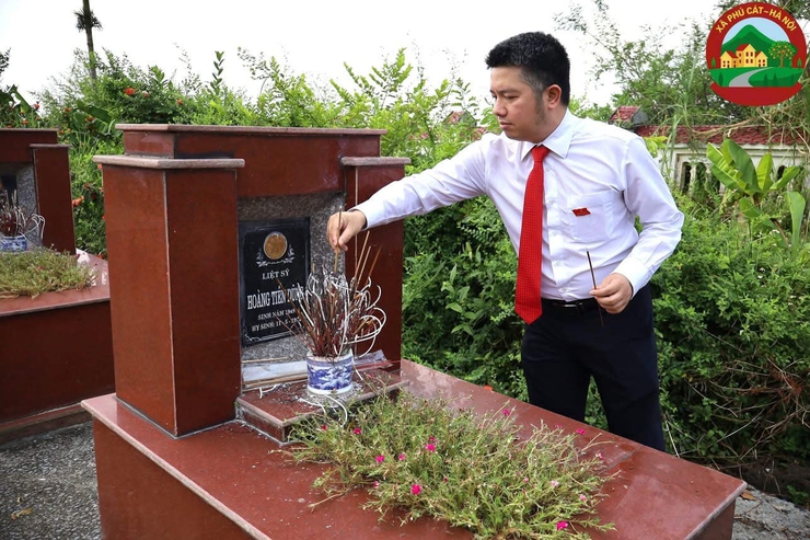 Đoàn đại biểu Đại hội Đảng bộ xã Phú Cát dâng hương, viếng Nghĩa trang Liệt sỹ trước thềm Đại hội- Ảnh 13.
