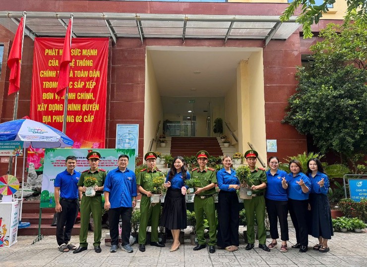 Hơn 220kg rác tái chế thu gom tại chương trình “Tử tế vì môi trường” - Ảnh 2.
