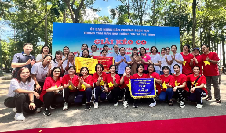 Phường Bạch Mai: 400 vận động viên sôi nổi tranh tài tại Giải kéo co khối giáo dục và tổ dân phố- Ảnh 1.