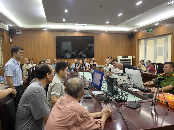 Phường Việt Hưng triển khai công tác đổi thẻ đảng viên- Ảnh 1.