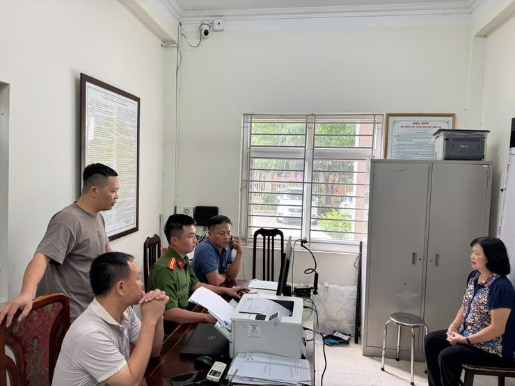 Phường Việt Hưng triển khai công tác đổi thẻ đảng viên- Ảnh 2.