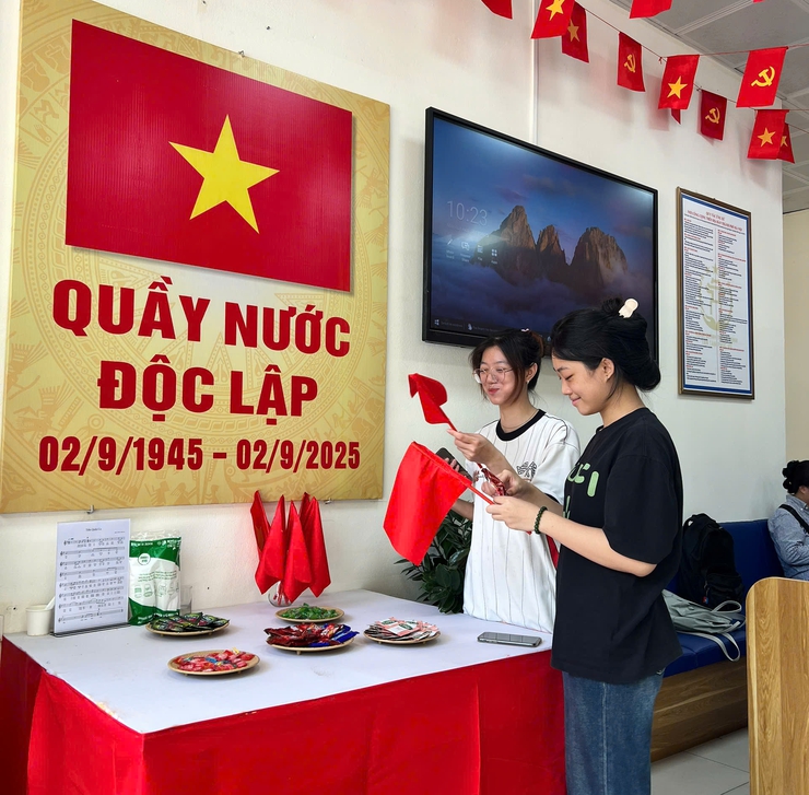 QUẦY NƯỚC “ĐỘC LẬP” TẠI ĐIỂM PHỤC VỤ HÀNH CHÍNH CÔNG PHƯỜNG KIM LIÊN – HOẠT ĐỘNG Ý NGHĨA CHÀO MỪNG QUỐC KHÁNH 2/9- Ảnh 5.