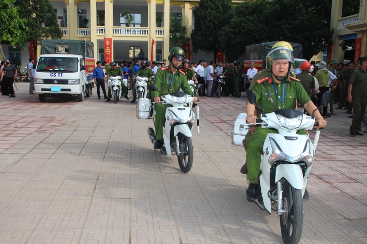 Hòa Xá ra quân tổng kiểm tra, xử lý vi phạm hành lang giao thông, trật tự đô thị, trật tự công cộng và vệ sinh môi trường năm 2025- Ảnh 2.